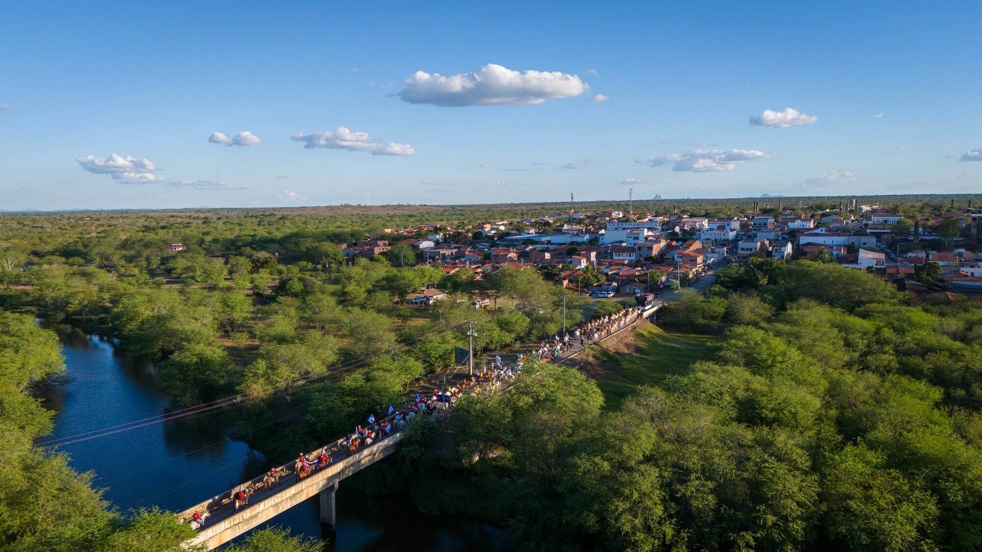 Barreiros, o rio e o desfile vistos do alto